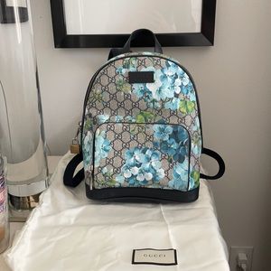 New never used with the dust bag